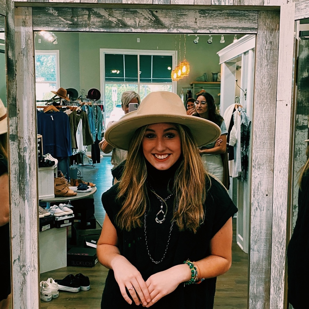 Meet your Posher, Emma